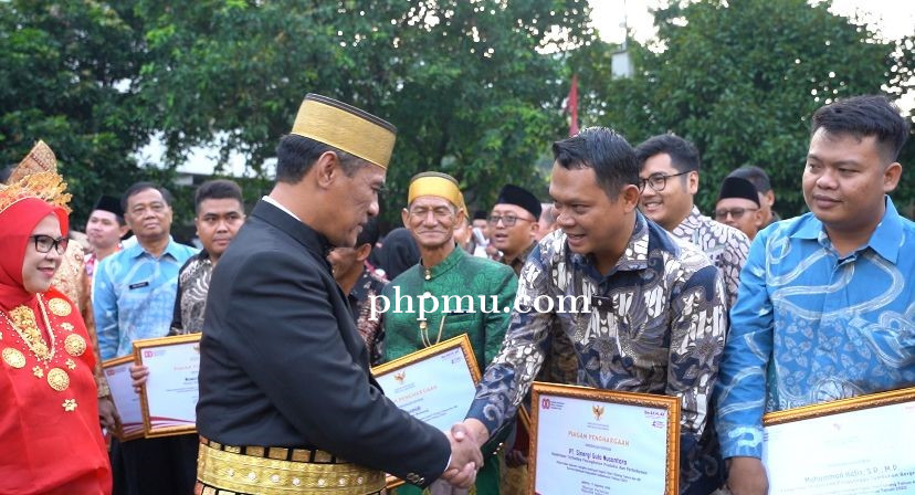 Tingkatkan Produksi dan Perkebunan Berkelanjutan, Holding Perkebunan Nusantara Melalui SGN Raih Peng